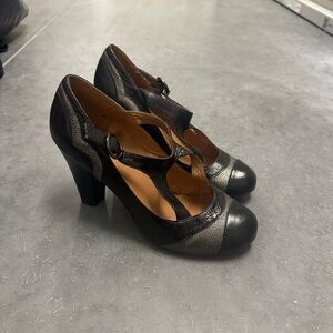 Aldo Black and Silver T-Strap Flapper 20’s Era Heels